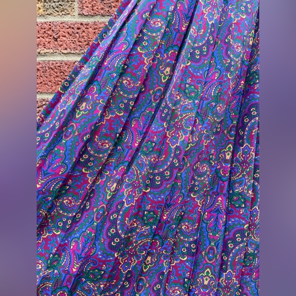 Vintage Elegant Paisley Midi Skirt in Purple and Pink - Picture 3 of 10